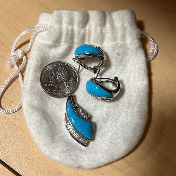 Sterling Silver and Turquoise set earrings and pendant - Picture 5 of 5